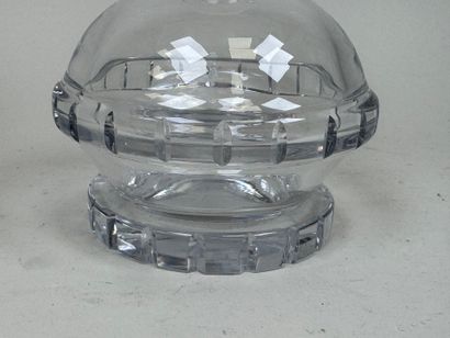 BACCARAT, dans le goût de.
Carafon en cristal...