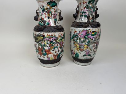 CHINE, NANKIN.
Paire de vases en porcelaine...