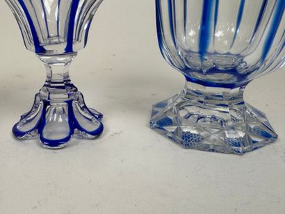 4 pièces de forme en cristal et verre partiellement...