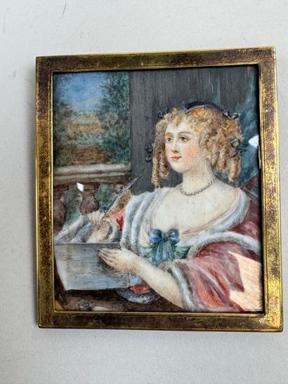 École XIXe.
Femme à la plume.
Miniature pendentif...