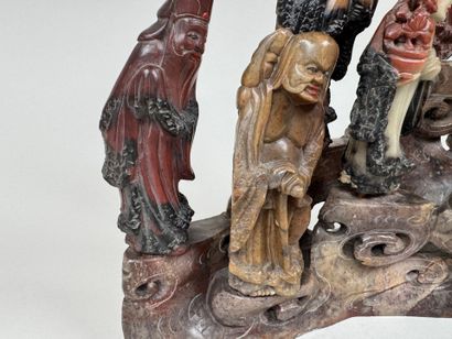 CHINE, vers 1900.
Groupe en pierre dure sculptée...
