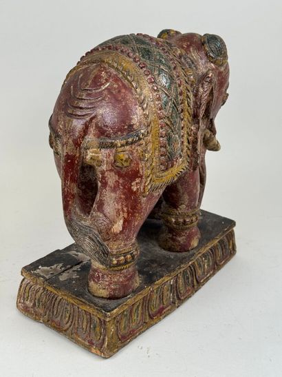 ASIE, XXe.
Éléphant.
Sujet en bois laqué...
