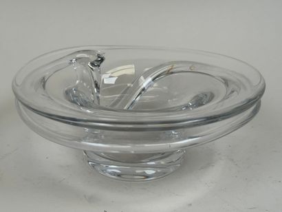 DAUM France.
Coupe en cristal moulé et pressé.
Signée...