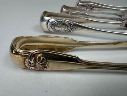 Four sugar tongs in 950/1000 silver, various...
