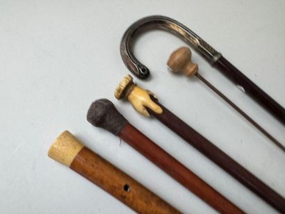 Collection de 6 cannes ou cravaches en bois,...