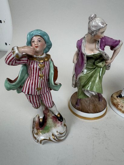 École, fin XIXe et XXe.
Sept sujets en porcelaine...