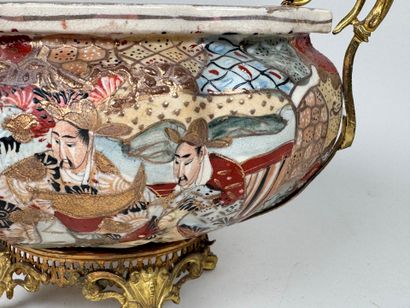 JAPON, XXe.
Coupe polylobée en céramique...