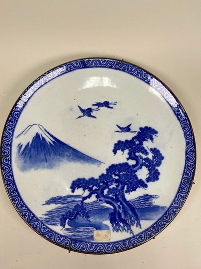 JAPON, fin XIXe. 
Grand plat circulaire en...