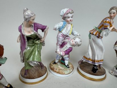 École, fin XIXe et XXe.
Sept sujets en porcelaine...