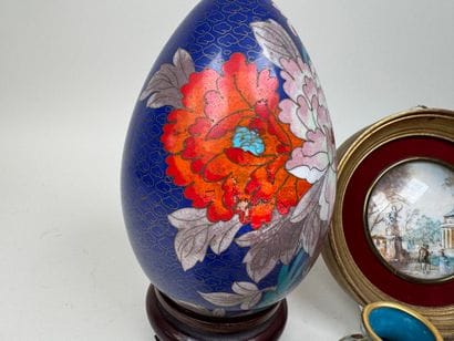 Important lot de 35 sujets en laiton cloisonné...