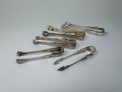 Five sugar tongs in 950/1000 silver, various...