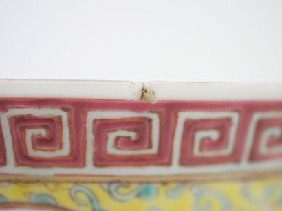CHINE, XXe.
Bol en porcelaine polychrome...