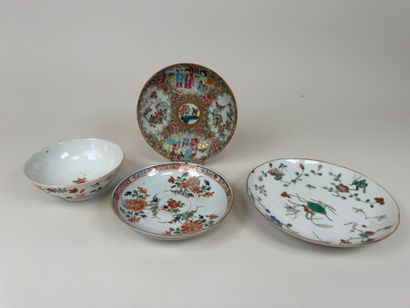 CHINE, XXe.
Coupelles et petit bol en porcelaine...
