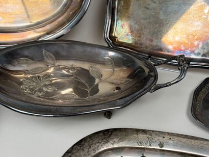 7 plats de service dont 2 GALLIA, un plat...