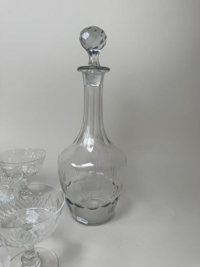 Partie de service de verres en cristal comprenant...
