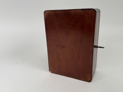 Coffret rectangulaire à bijoux en bois et...