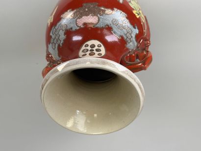 ASIE, XXe.
Important vase en céramique polychrome...