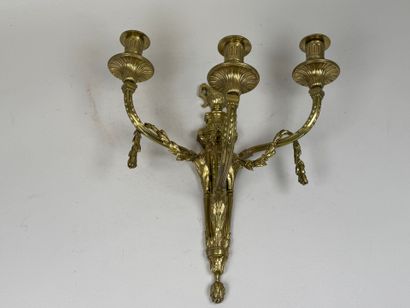 Applique en bronze doré à décor feuillagé...