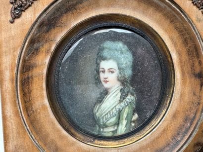 École, XXe.
Portrait de femmes.
Deux miniatures...