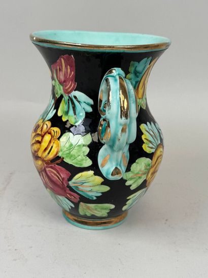 MONACO, XXe.
Vase en céramique polychrome...