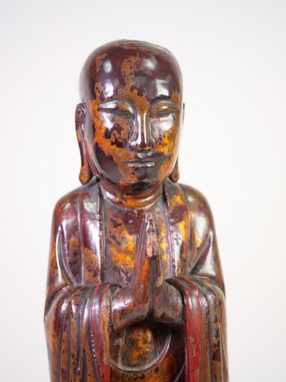 CHINE, XXe.
Sujet en bois sculpté laqué figurant...