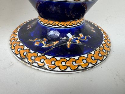 GIEN.
Lot en faïence polychrome à décor Renaissance...