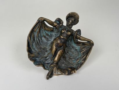 École, XXe.
Femme drapée.
Vide-poche en bronze...