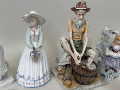 Collection de 9 sujets en céramique, porcelaine...