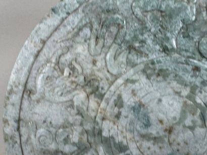 ASIE, XXe.
Plaque circulaire en pierre dure...