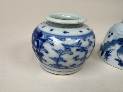 ASIE, XXe.
Lot en porcelaine polychrome comprenant...