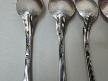 Six 950/1000 silver spoons, contoured thread...
