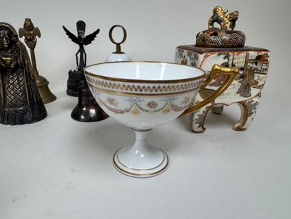 Collection de 12 cloches principalement en...