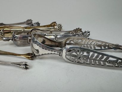 Five sugar tongs in 950/1000 and 800/1000...