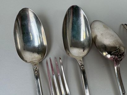 Three table spoons and two forks in 950/1000...