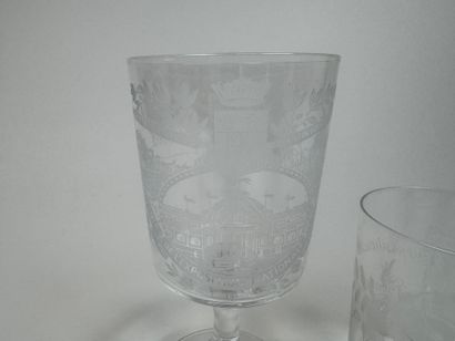 Lot en cristal et verre comprenant :
- 
