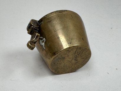 Boîte de poids en bronze à segments.
5 x...