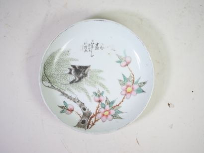 CHINE, XXe.
Deux soucoupes en porcelaine...