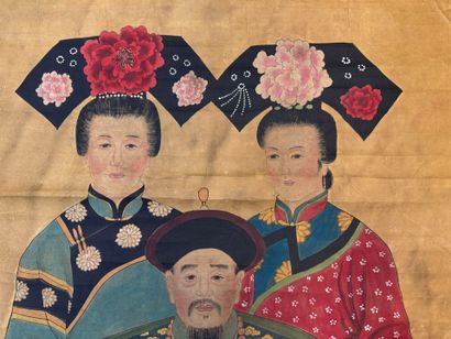 Trois dignitaires.
220 x 102 cm.
(taches,...
