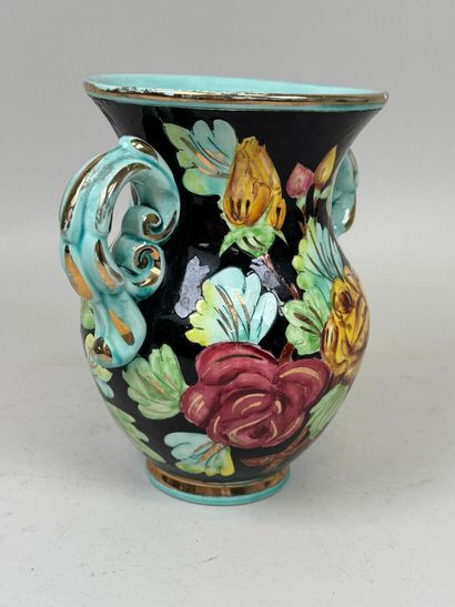 MONACO, XXe.
Vase en céramique polychrome...