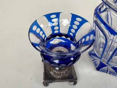 4 pièces de forme en cristal et verre partiellement...