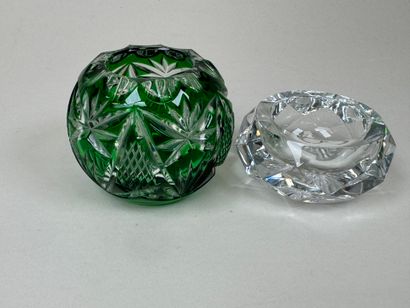 BACCARAT.
Saleron en cristal taillé.
Estampillé.
D....