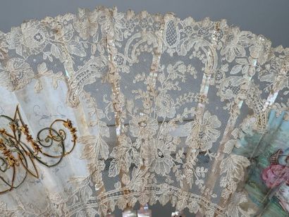 Éventail en nacre et dentelle à décor d'une...