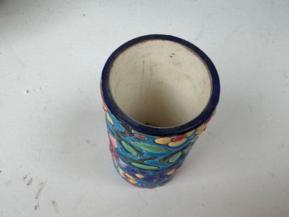 Lot comprenant :
- LONGWY.
Petit vase en...