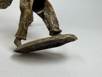 École, XXe.
Le porteur d'eau.
Sujet en bronze...