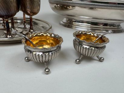 Lot en métal argenté et verre comprenant...