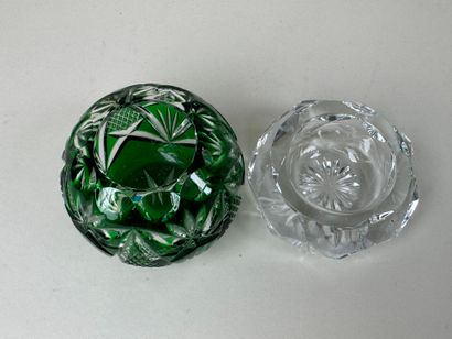 BACCARAT.
Saleron en cristal taillé.
Estampillé.
D....
