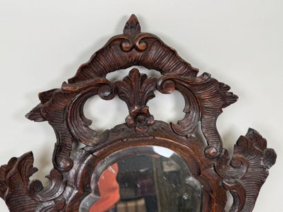 Petit miroir de forme chantournée et ajourée...