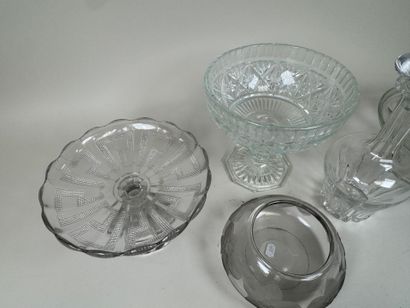 Lot en verre et cristal comprenant 3 coupes...