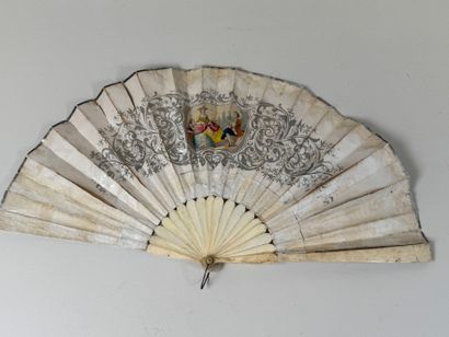 Éventail plié à monture en os, la feuille...