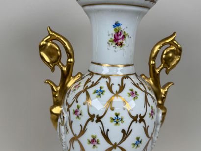 Porcelaine de COULEUVRE.
Grand vase en porcelaine...